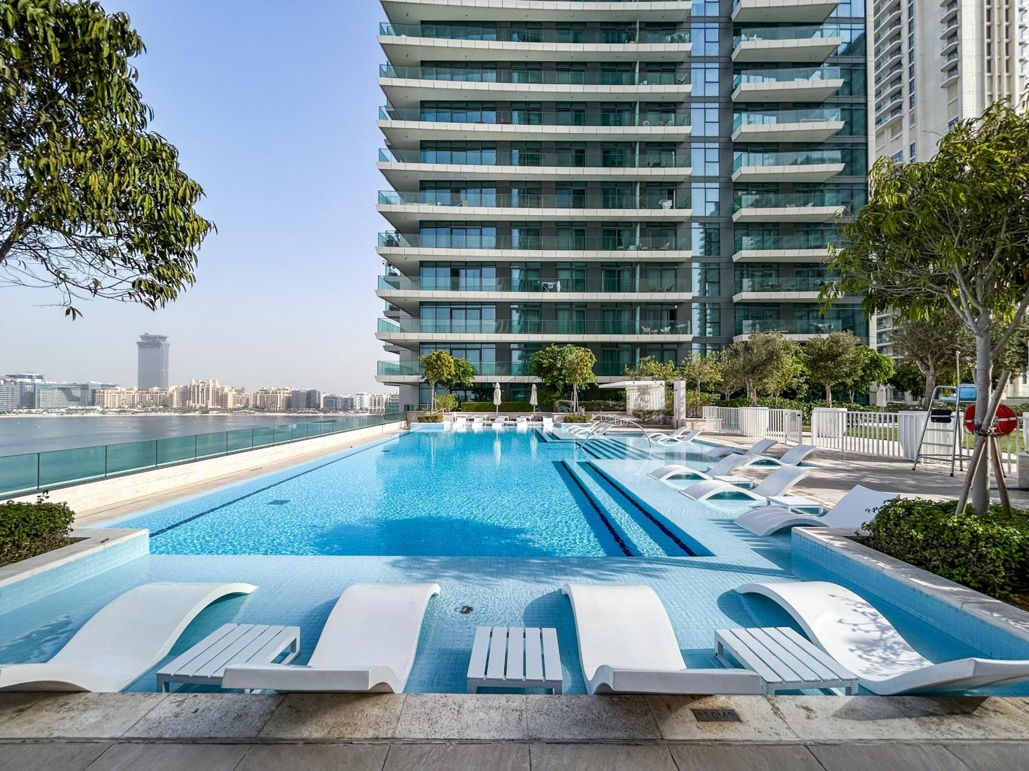 Apartment Stunning Beachfront With Panoramic Sea Views *